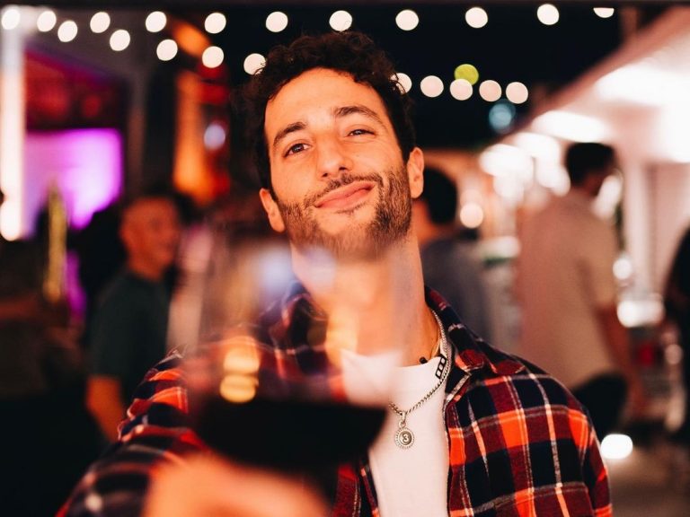 Eksčempions Džounss uzskata, ka Rikjardo neatgriezīsies F1 sacīkstēs