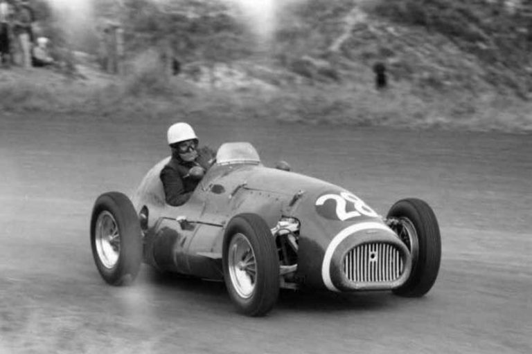 102 gadu vecumā mūžībā devies vecākais līdz šim dzīvais F1 braucējs Kenets Makalpīns