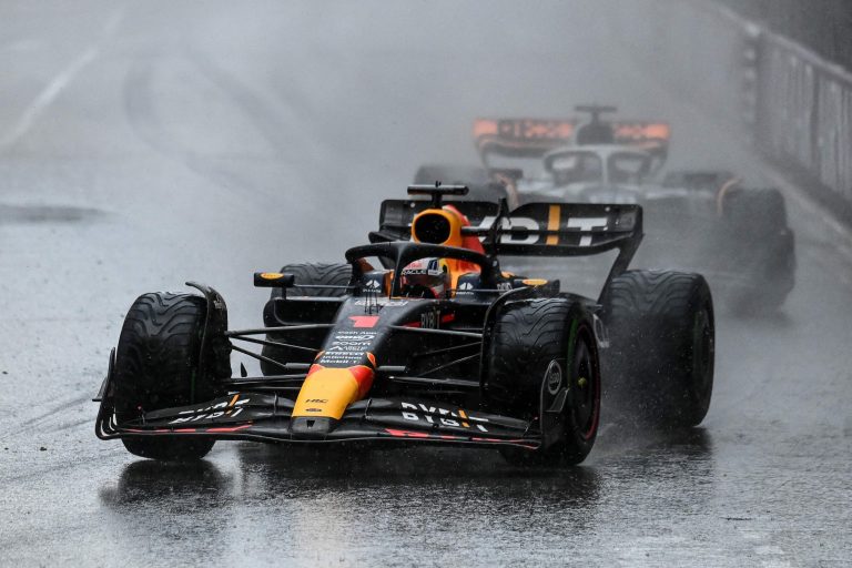 Verstapens: “Kontakts ar barjeru palīdzēja nesaslīdēt vēl vairāk”