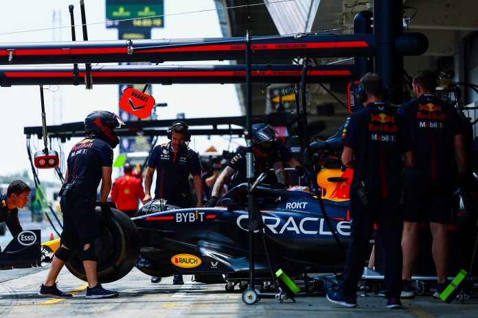 Verstapens atpakaļ boksos - Alonso un Hilkenbergs pieveikti