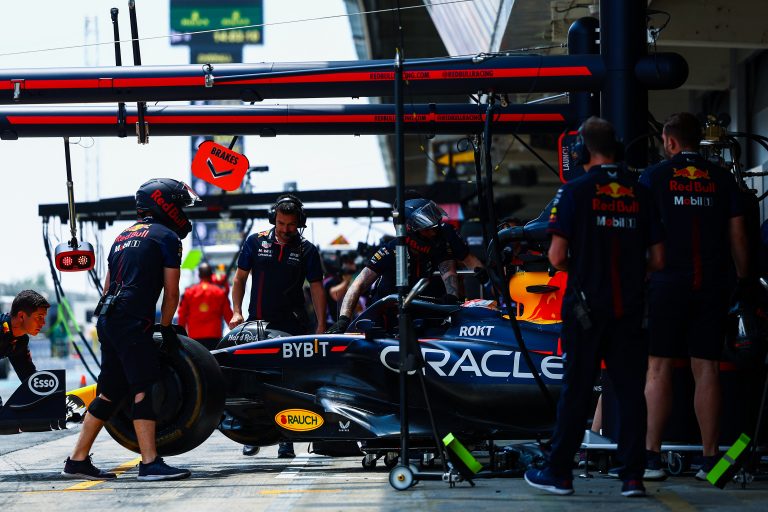 Verstapens nepārspēts, Hilkenbergs iekļūst trijniekā