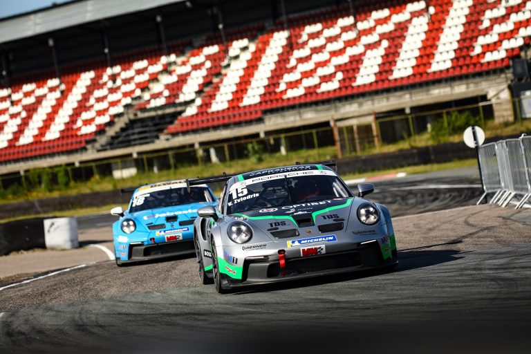 Ar aizraujošiem notikumiem noslēgušās autošosejas sacensības ‘DeWALT Grand Prix’