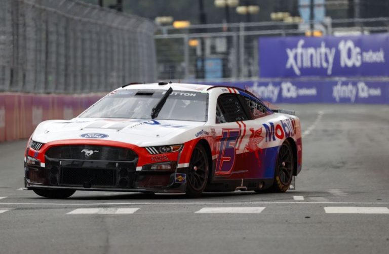 Batons savā otrajā NASCAR sacīkstē pēc incidenta izcīna 21. vietu