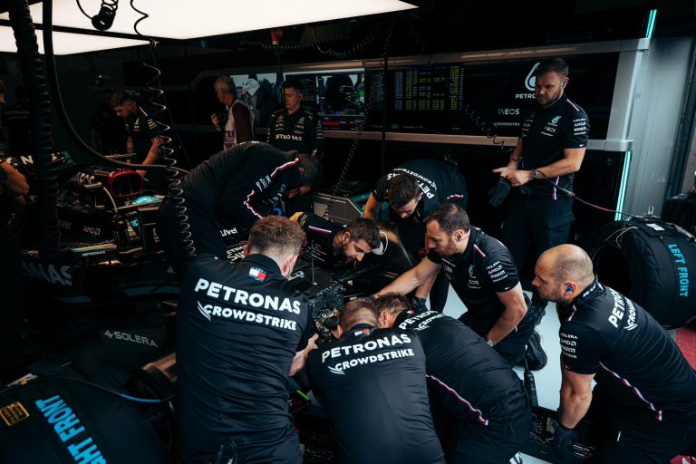 Verstapenam otrā pole position divās dienās, ‘Mercedes’ komandai absolūts fiasko