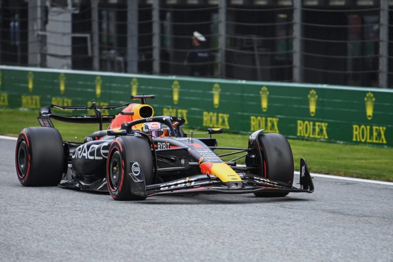 Verstapens ātrākais Lielbritānijas GP pirmajā treniņsesijā