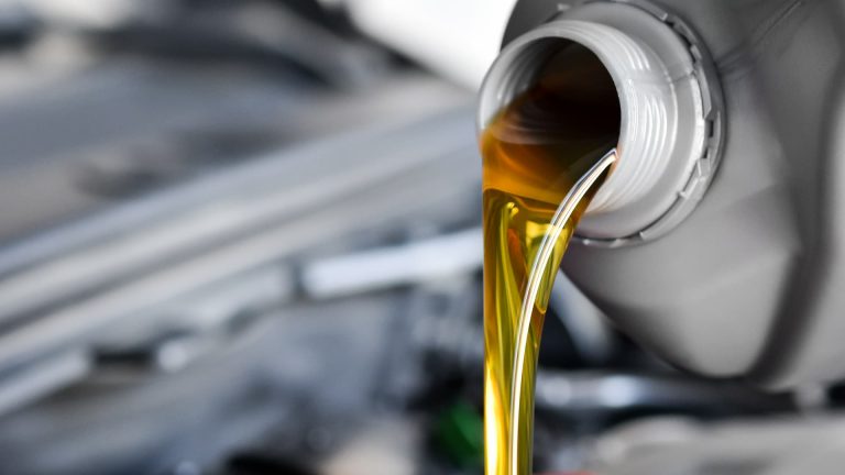 Sintetēka motoreļļa: Efektivitāte un veiktspējas uzlabojumi