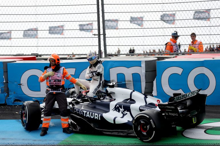 Rikjardo treniņā gūst traumu, viņa vietā Holandes GP startēs Lavsons