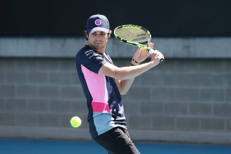 Strols apsver iespēju kļūt par profesionālu tenisistu