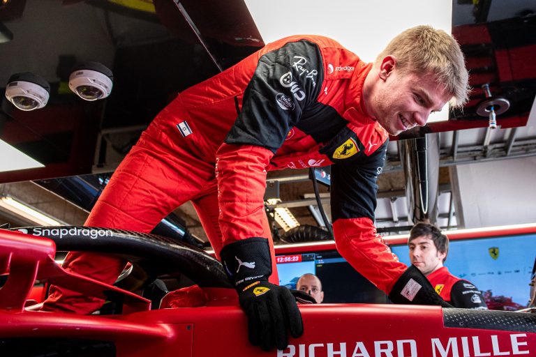 Nīderlandes GP treniņā Sainca vietā pie ‘Ferrari’ stūres sēdīsies Švarcmans