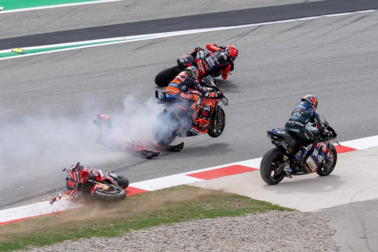 Bagnaija iespaidīgi krīt, Katalonijas ‘MotoGP’ posmā uzvar Aleišs Espargaro