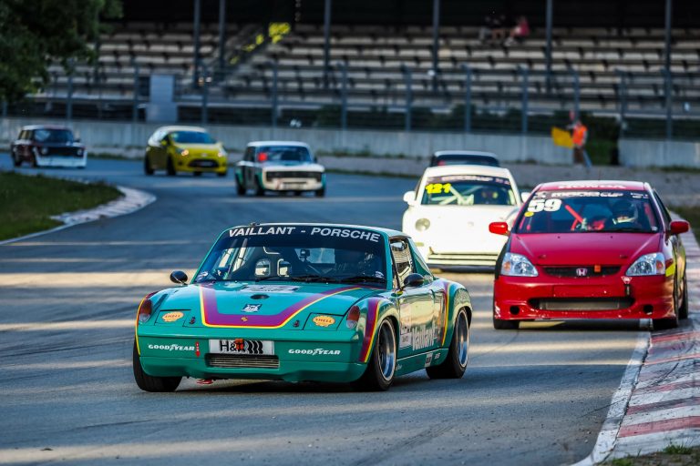 100 minūšu izturības braucienā Biķerniekos triumfē Mežaks ar īpašu ‘Porsche 914’