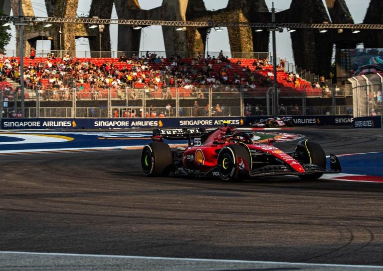 Arī Singapūras GP otrajā treniņā dominē ‘Ferrari’ braucēji