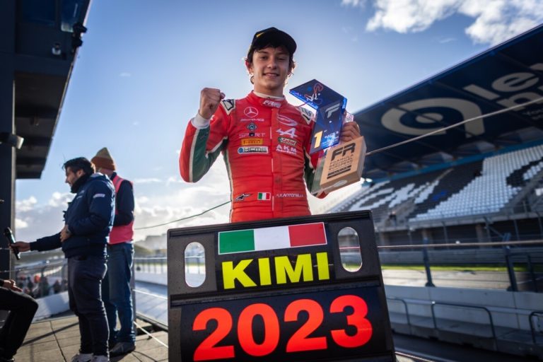 Valentino Rosi uzskata Antonelli par Itālijas nākotnes F1 cerību