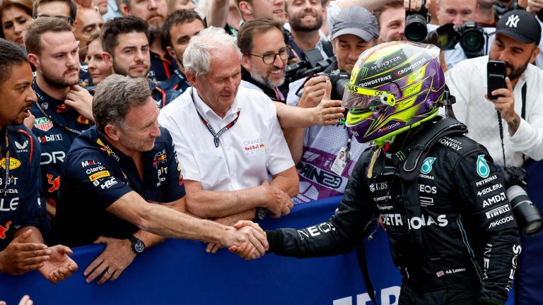 Horners: “Hamiltons šogad veica sarunas ar ‘Red Bull’ un ‘Ferrari’ komandām”