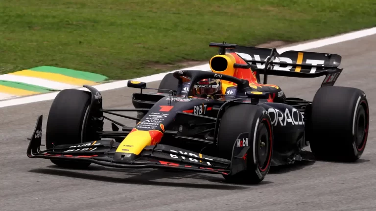 Verstapens pirms lietus sākšanās Brazīlijā izcīna pirmo starta vietu