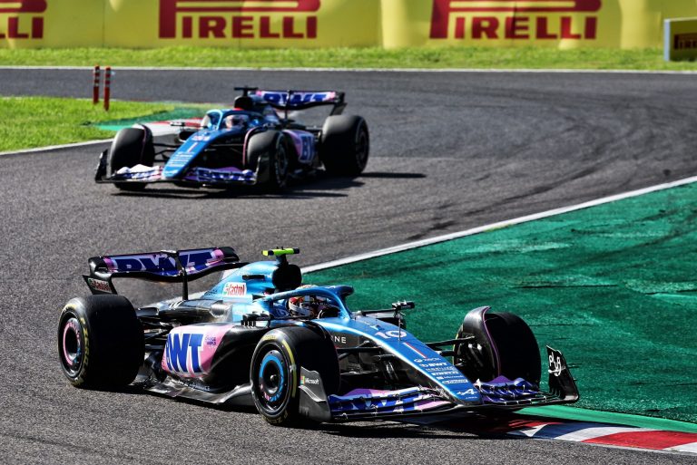 ‘Alpine’ komanda daļēji ir pārdota un sola atšķirīgu nākamā gada F1 auto