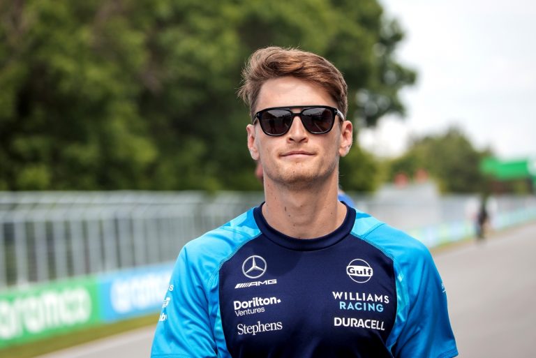 ‘Williams’ patur sastāvā Sardžentu arī uz nākamo F1 sezonu