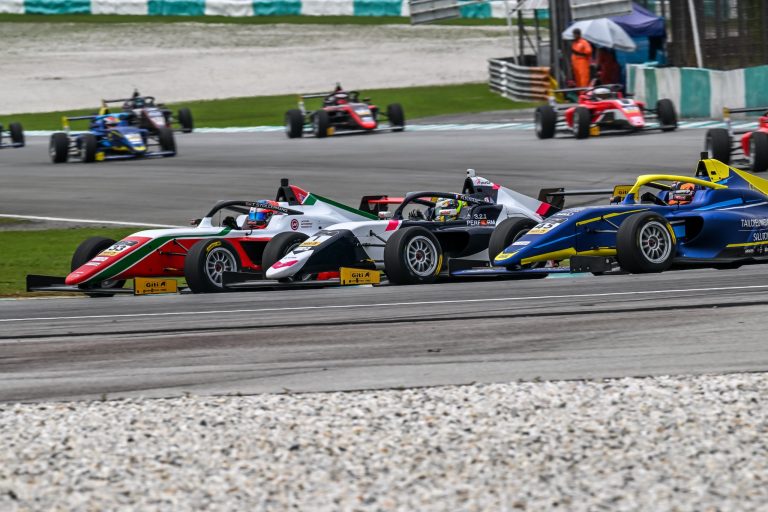 Tomass Štolcermanis startēs Apvienoto Arābu Emirātu F4 čempionātā