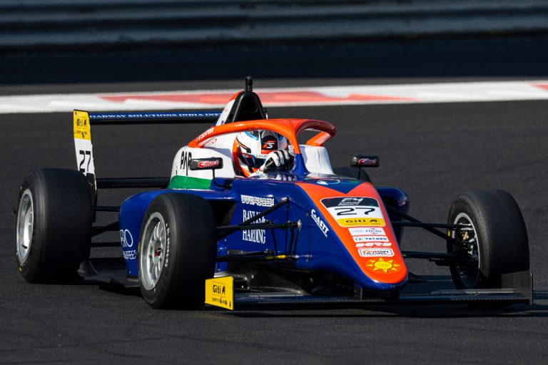 Aizvadīts Apvienoto Arābu Emirātu F4 čempionāta pirmais posms