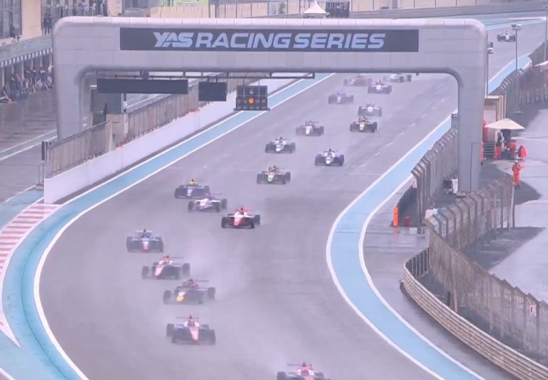 Lietus sacīkstē Abū Dabī trasē Štolcermanis progresē un atgūst deviņas pozīcijas