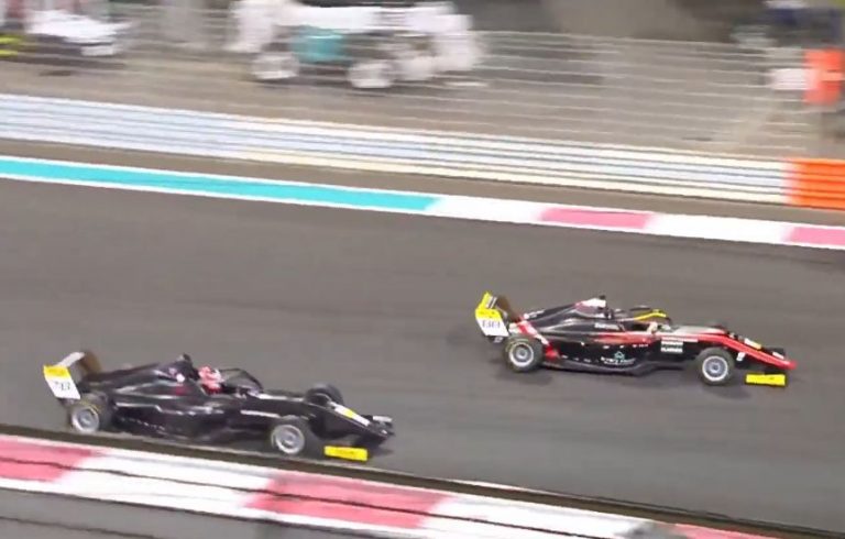 Štolcermanis aizvadījis F4 pirmo sacīksti Abū Dabī trasē