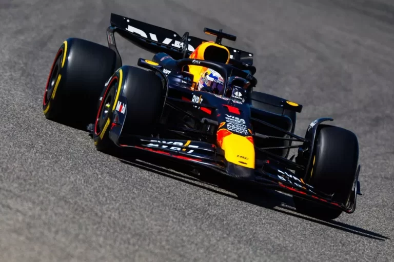 F1 testu pirmās dienas rīta sesijā ātrākais rezultāts Verstapenam