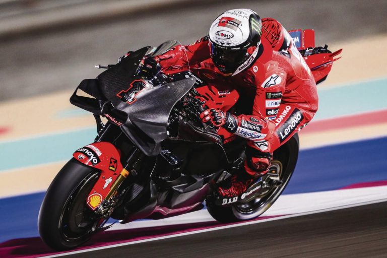 ‘MotoGP’ sezonas pirmajā posmā Katarā uzvar čempions Bagnaija