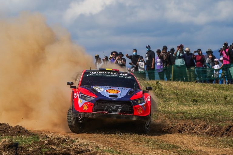 WRC ekipāžas Kenijā sagaida safari piedzīvojums