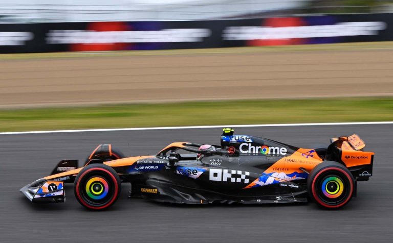 Ar latvieša vārdu uz ķiveres ‘McLaren’ pilots Noriss startēs Japānas GP