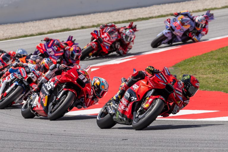 Bagnaija Barselonā pārspēj Martinu un izcīna trešo uzvaru ‘MotoGP’ sezonā