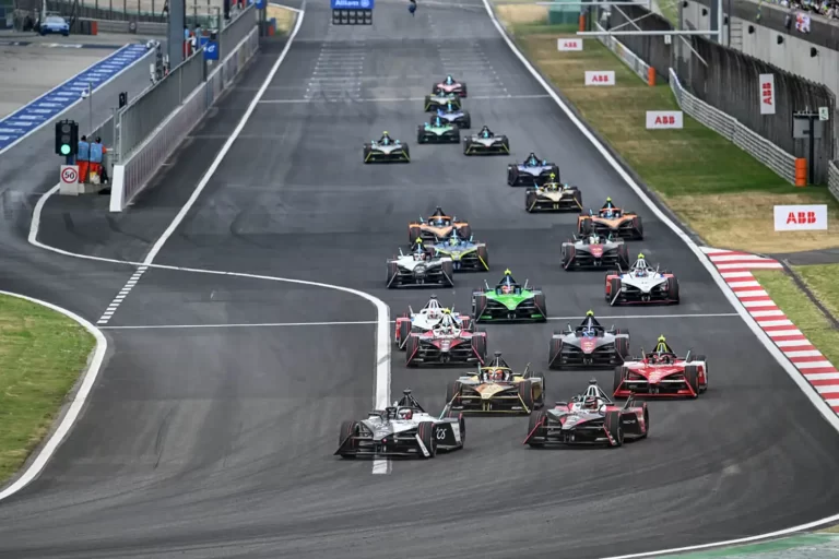 Evanss un Da Košta uzvar ‘Formula E’ sacīkstēs Ķīnā