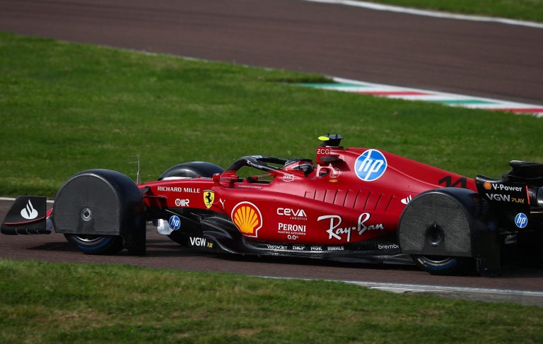 Leklēram jauns sacīkšu inženieris, ‘Ferrari’ izmēģina neparastu risinājumu