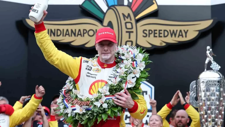 Ņūgārdens pēdējā aplī apdzen O’Vardu un uzvar ‘Indy 500’