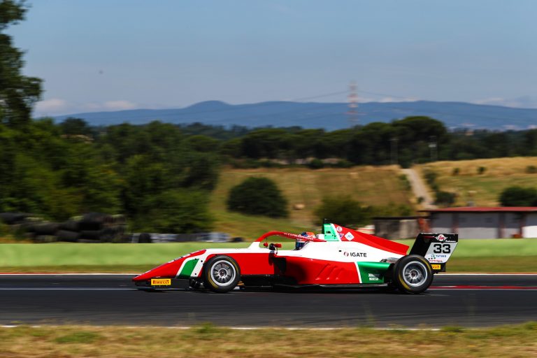 Štolcermanis atkārto savu augstāko rezultātu Itālijas F4 čempionātā