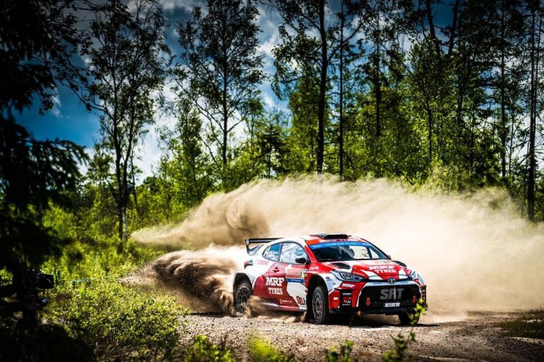 Seska/Franča ekipāža spraigās cīņās gūst sesto vietu Zviedrijas ERC posmā