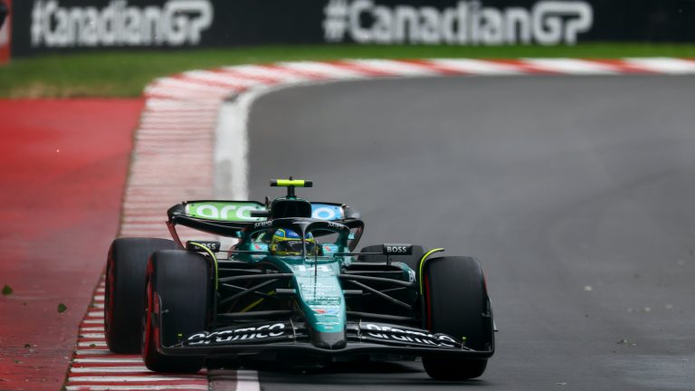 Alonso ātrākais otrajā treniņā pirms lietus, Verstapenam tehniskas problēmas