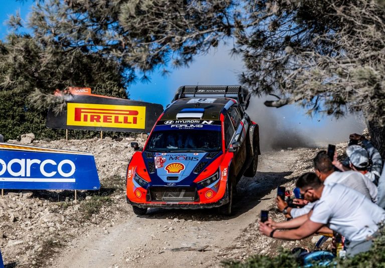 Tanaks pēdējā ātrumposmā izrauj uzvaru Sardīnijas WRC rallijā