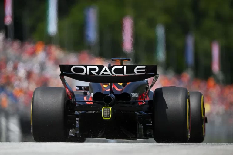 Tehniska ķibele neliedz Verstapenam iegūt pirmo vietu Austrijas GP treniņā