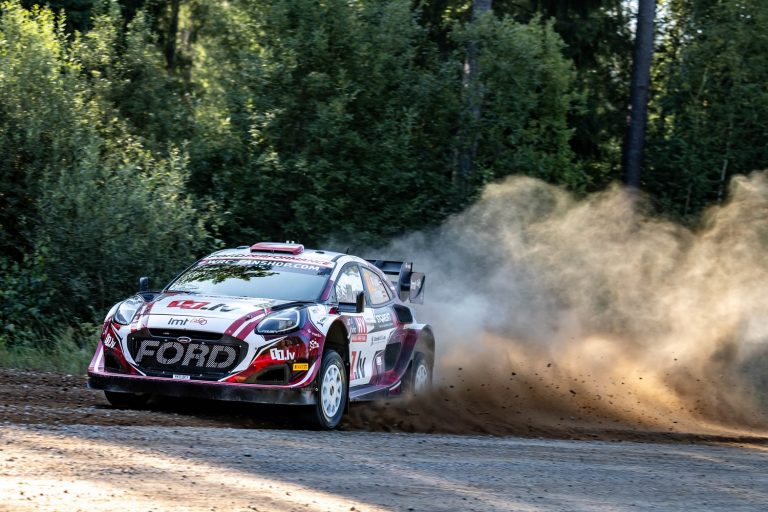 Pirms pēdējās ‘Tet Rally Latvia’ dienas Sesks/Francis saglabā vietu pirmajā trijniekā