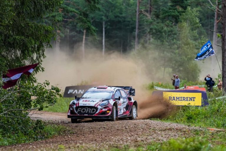 Sesks/Francis izcīna vēsturiskas pirmās uzvaras WRC ātrumposmos