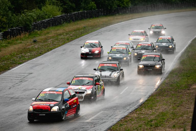 Sarežģītos laika apstākļos noslēdzies Baltijas autošosejas čempionāta trešais posms Lietuvā