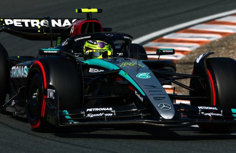 Hamiltons saņem starta vietu sodu, Albons tiek diskvalificēts