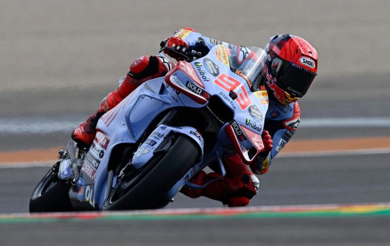 Marks Markess ‘MotoGP’ sprintā Spānijā izcīna pirmo uzvaru ar ‘Ducati’ motociklu