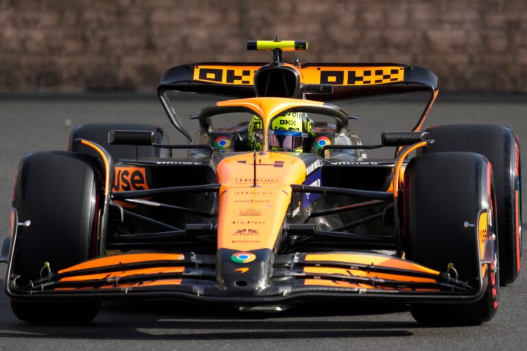 Piastri notur aizmugurē Leklēru un uzvar Baku F1 posmā, Saincs un Peress avarē