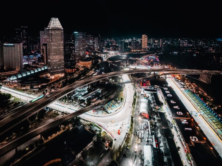 Vasaras noslēgums naktī – Singapūras GP apskats