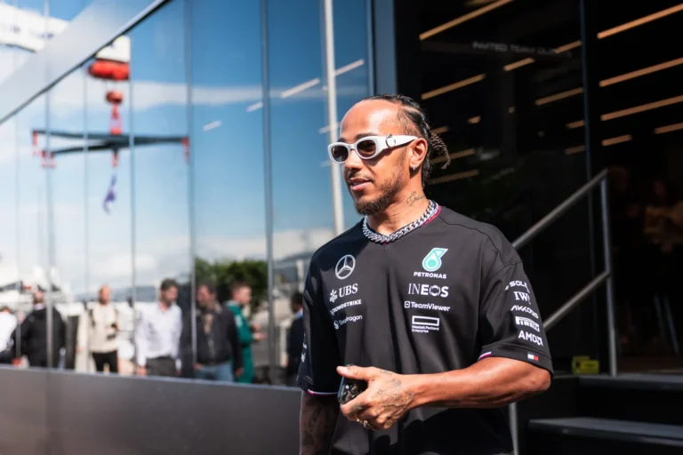 Luiss Hamiltons izrāda interesi par iespējām nopirkt ‘MotoGP’ komandu