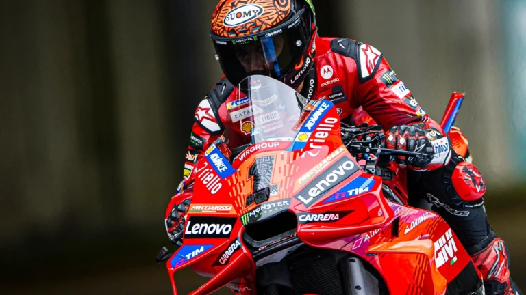 Akostam piedzīvojot kritienu, Motegi sprintā uzvar Bagnaija