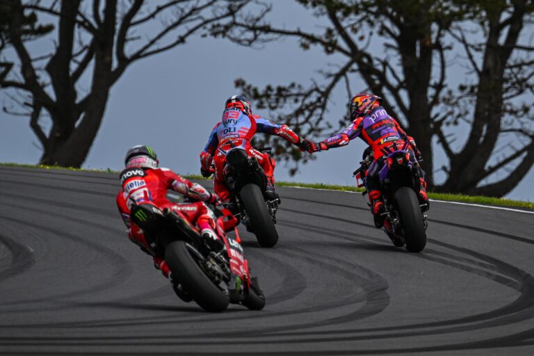 Markess atgūstas pēc neveiksmes startā un uzvar Austrālijas ‘MotoGP’ posmā