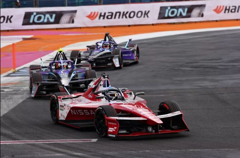 Roulends apdzen ‘Porsche’ pilotus un uzvar ‘Formula E’ posmā Mehiko