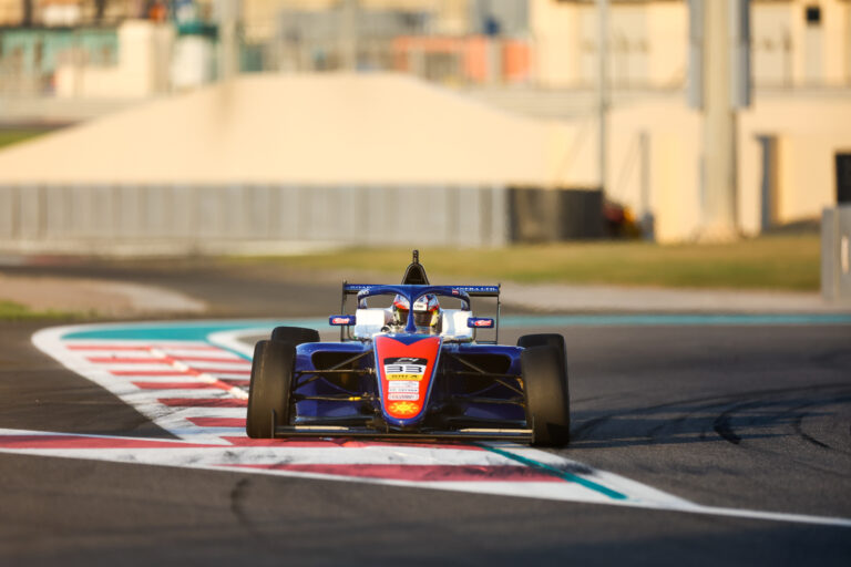 Tomass Štolcermanis uzsāk ‘Formula 4’ posmu Dubaijā